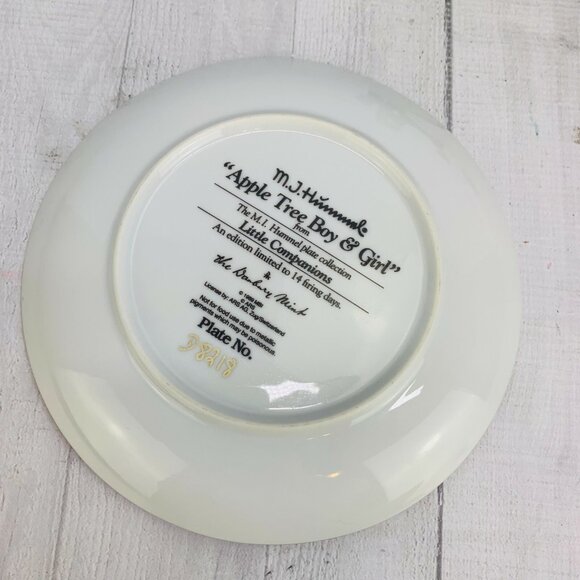 90's Danbury Mint M J Hummel LITTLE COMPANIONS Children Collection Plates Set 2 - Picture 5 of 7